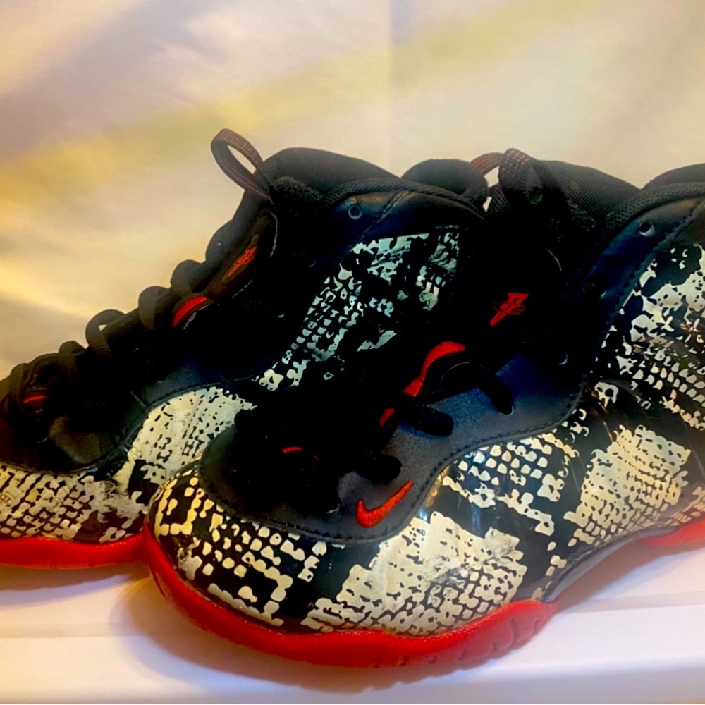 Nike Foamposite Youth Size 2 - Albino Snakeskin